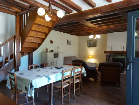 Charmante Maison Rénovée avec Jardin, BBQ et Loisirs à La Saucelle - Photo 5