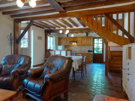 Charmante Maison Rénovée avec Jardin, BBQ et Loisirs à La Saucelle - Photo 7