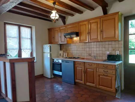 Charmante Maison Rénovée avec Jardin, BBQ et Loisirs à La Saucelle - Photo 9