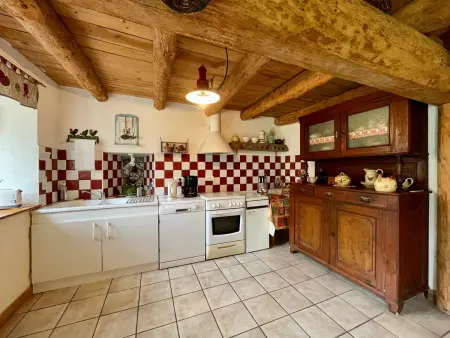 Maison Ancienne au Calme avec Cheminée et Équipements Bébé, Proche de Saugues - Photo 2