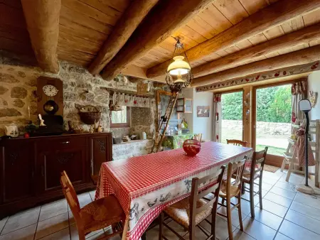 Maison Ancienne au Calme avec Cheminée et Équipements Bébé, Proche de Saugues - Photo 3