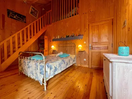 Maison Ancienne au Calme avec Cheminée et Équipements Bébé, Proche de Saugues - Photo 8