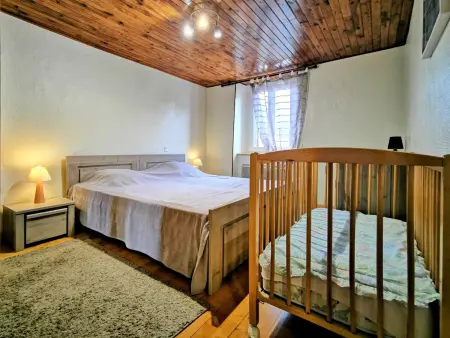 Maison de bourg restaurée avec cour privative au coeur d'un village paisible, proche gorges de l'Allier et sites historiques - Photo 3