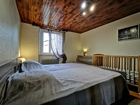Maison de bourg restaurée avec cour privative au coeur d'un village paisible, proche gorges de l'Allier et sites historiques - Photo 4