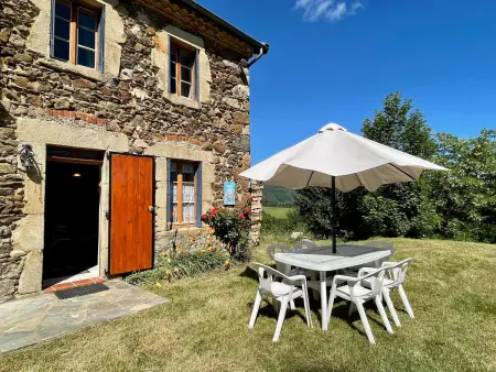Maison familiale 4 chambres avec jardin, cheminée, poêle à bois, parking et Wi-Fi - Photo 1