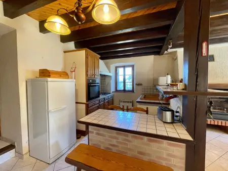 Maison familiale 4 chambres avec jardin, cheminée, poêle à bois, parking et Wi-Fi - Photo 6