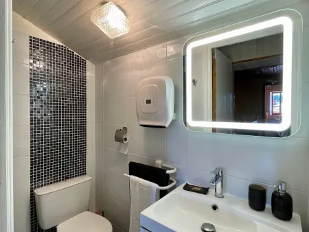 Maison familiale 4 chambres avec jardin, cheminée, poêle à bois, parking et Wi-Fi - Photo 12