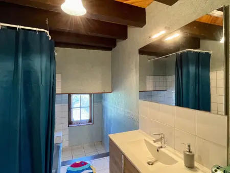 Maison familiale 4 chambres avec jardin, cheminée, poêle à bois, parking et Wi-Fi - Photo 14