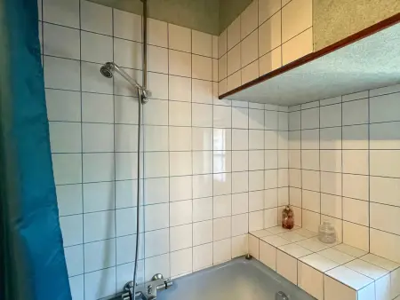 Maison familiale 4 chambres avec jardin, cheminée, poêle à bois, parking et Wi-Fi - Photo 15