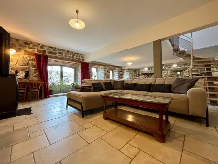 Gîte familial restauré avec jardin clos, équipements bébé, animaux acceptés, proche St-Julien-Chapteuil - Photo 2