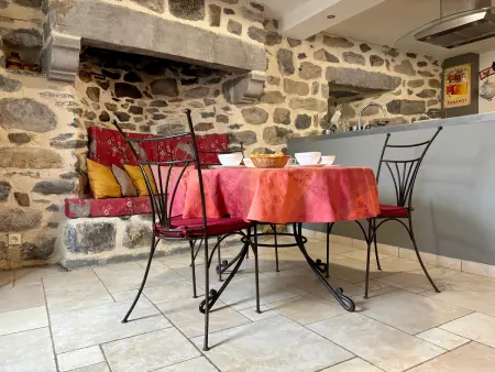 Gîte familial restauré avec jardin clos, équipements bébé, animaux acceptés, proche St-Julien-Chapteuil - Photo 4