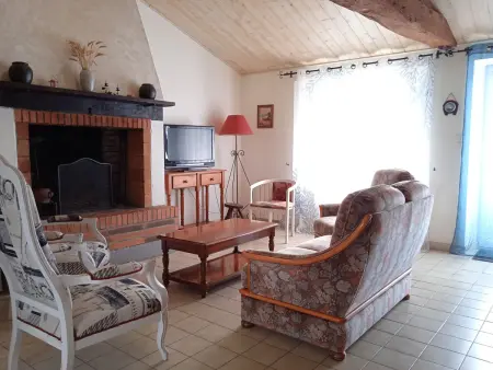 Charmant Gîte Rénové avec Jardin Privé, Cheminée et WiFi à Vairé, Vendée - Photo 2