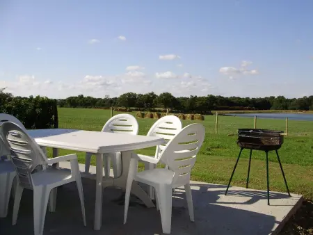 Charmant Gîte Rénové avec Jardin Privé, Cheminée et WiFi à Vairé, Vendée - Photo 12