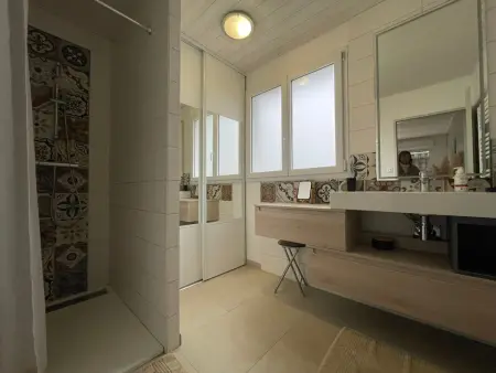 Maison rénovée proche mer avec terrasse, parking privé et wifi à Barbâtre - Photo 8
