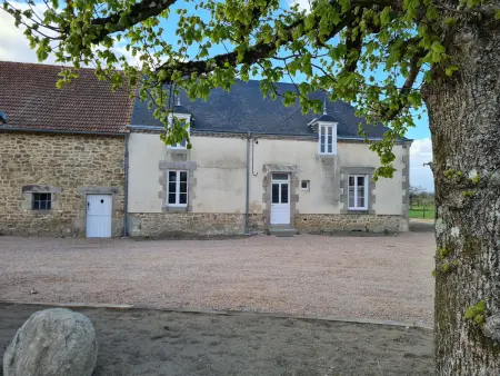 Maison paisible entre Berry et Creuse avec jardin clos, terrasse et parking privé - Photo 1