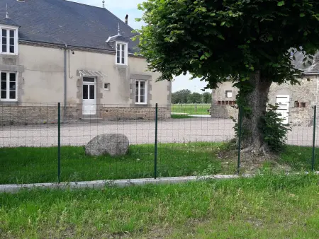Maison paisible entre Berry et Creuse avec jardin clos, terrasse et parking privé - Photo 2