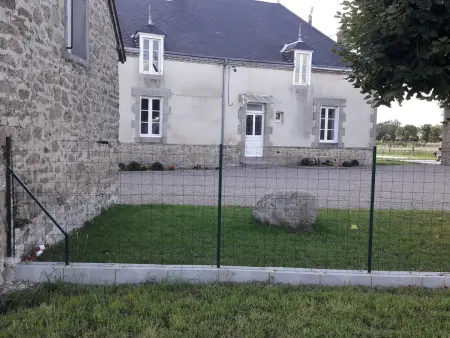 Maison paisible entre Berry et Creuse avec jardin clos, terrasse et parking privé - Photo 4