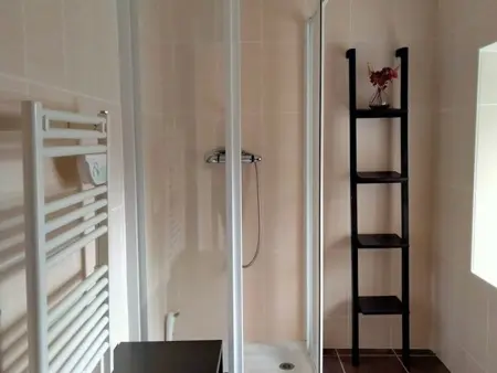 Gîte rénové au calme avec Parking privé et Wifi gratuit à Saint-Étienne-Lardeyrol - Photo 2