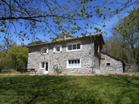 Gîte rénové au calme avec Parking privé et Wifi gratuit à Saint-Étienne-Lardeyrol - Photo 4