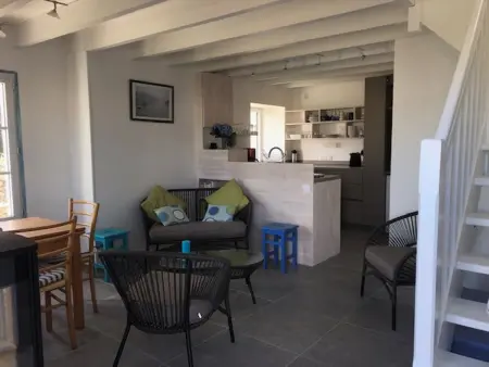 Maison mitoyenne à 200m de la plage, village de Samzun, avec jardin - Photo 1
