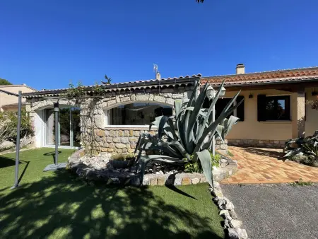 Maison climatisée avec jardin près du centre de Vallon Pont d'Arc - 6 couchages - Photo 17