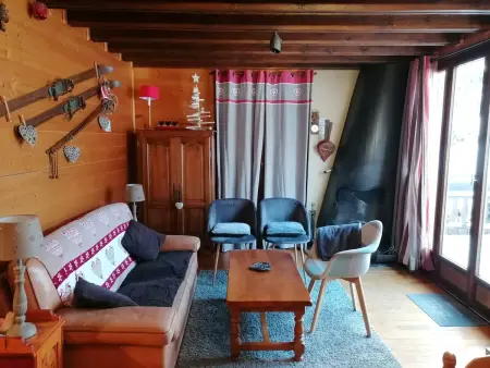 Chalet savoyard avec terrasse, proche des pistes et vue sur montagne - Photo 1