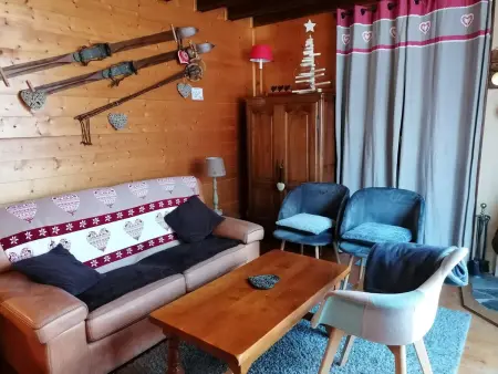 Chalet savoyard avec terrasse, proche des pistes et vue sur montagne - Photo 2