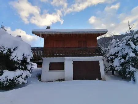 Chalet savoyard avec terrasse, proche des pistes et vue sur montagne - Photo 11