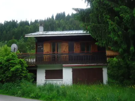 Chalet savoyard avec terrasse, proche des pistes et vue sur montagne - Photo 12