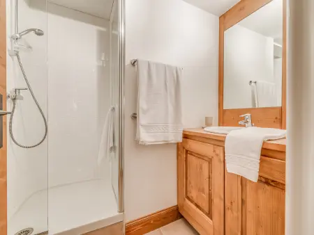 Chalet familial haut standing avec sauna et parking privé - Photo 14