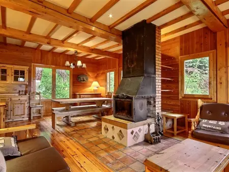 Chalet rénové 10 pers, terrasse et jacuzzi, près des pistes - Photo 2
