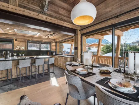 Chalet de luxe avec jacuzzi, salle cinéma et piscine au centre de Megève - Photo 3