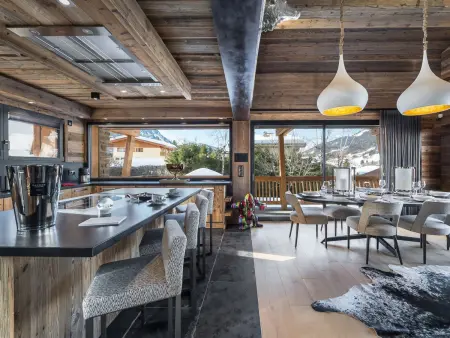 Chalet de luxe avec jacuzzi, salle cinéma et piscine au centre de Megève - Photo 4