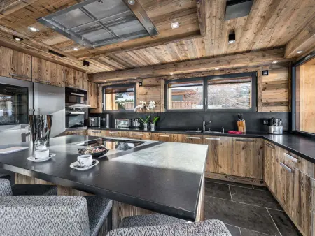 Chalet de luxe avec jacuzzi, salle cinéma et piscine au centre de Megève - Photo 6