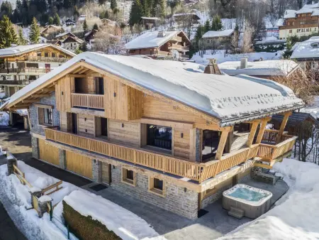 Chalet de luxe avec jacuzzi, salle cinéma et piscine au centre de Megève - Photo 7