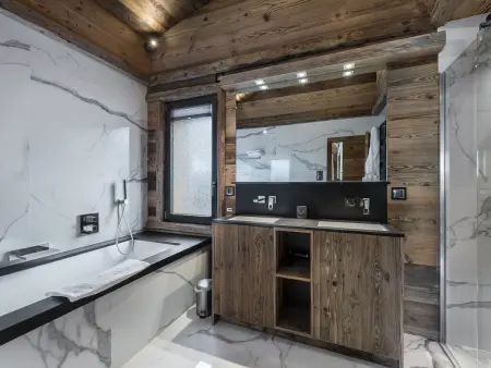 Chalet de luxe avec jacuzzi, salle cinéma et piscine au centre de Megève - Photo 10