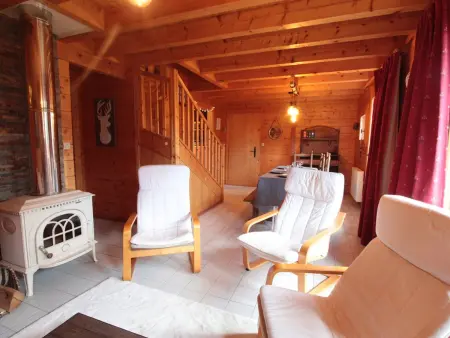 Chalet équipé avec poêle et garage, proche centre et remontées mécaniques - Photo 1