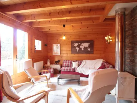 Chalet équipé avec poêle et garage, proche centre et remontées mécaniques - Photo 2