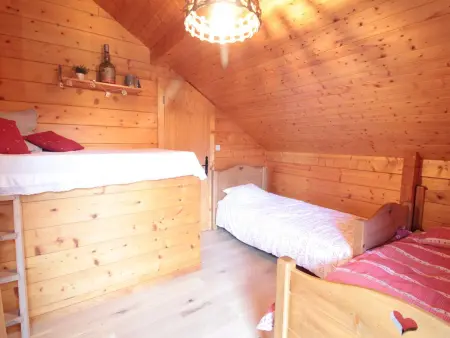 Chalet équipé avec poêle et garage, proche centre et remontées mécaniques - Photo 5