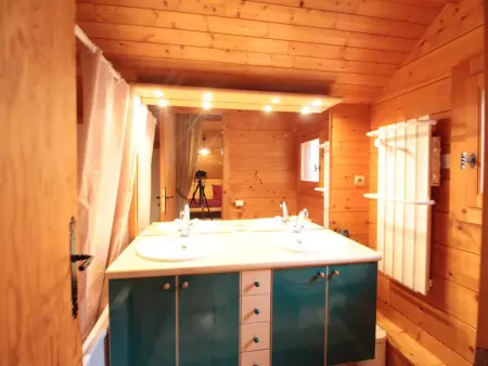 Chalet équipé avec poêle et garage, proche centre et remontées mécaniques - Photo 9