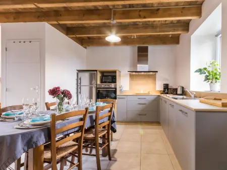 Maison bretonne rénovée près de la mer avec jardin, terrasse et équipements modernes - Photo 3