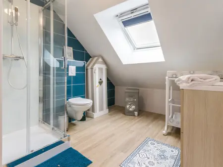 Maison bretonne rénovée près de la mer avec jardin, terrasse et équipements modernes - Photo 9