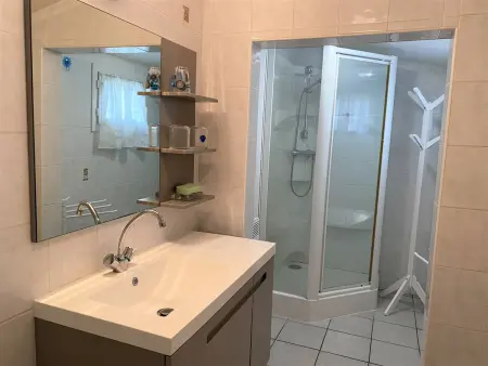 Maison à Perros-Guirec avec WIFI, proche centre-ville et plage, cour fermée, parking privé - Photo 4