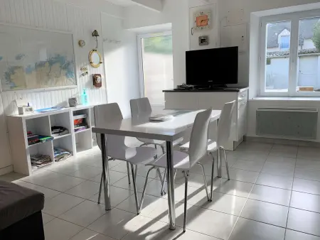 Charmante maisonnette bretonne à 100m de la mer avec jardin, terrasse et proximité centre Trégastel - Photo 3