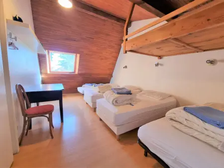 Chalet spacieux 10 pers, 4 chambres, jardin, cheminée, animaux OK, ménage fin séjour option - Photo 6