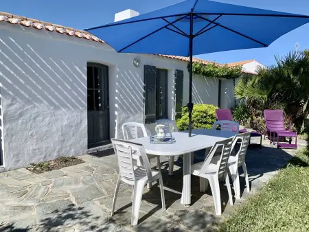 Maison rénovée près plage, 6 couchages, terrasse, BBQ, parking, internet inclus - Photo 2