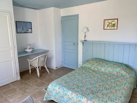 Maison rénovée près plage, 6 couchages, terrasse, BBQ, parking, internet inclus - Photo 9
