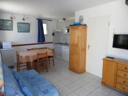 Maison mitoyenne duplex avec terrasse, garage et parking, proche plage, équipée pour 4 à 6 personnes - Photo 2