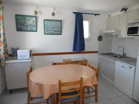 Maison mitoyenne duplex avec terrasse, garage et parking, proche plage, équipée pour 4 à 6 personnes - Photo 3