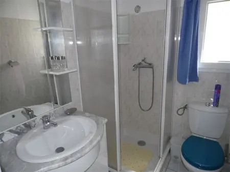 Maison mitoyenne duplex avec terrasse, garage et parking, proche plage, équipée pour 4 à 6 personnes - Photo 6